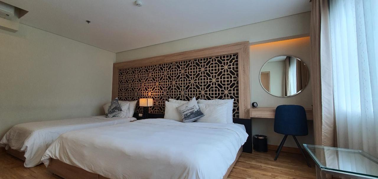 Dreibettzimmer mit Badewanne